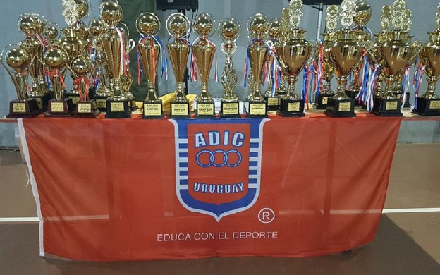 ¿Quiénes reciben copas y medallas este jueves en la premiación de la temporada 2021 en fútbol, básquetbol, handball y vóleibol?
