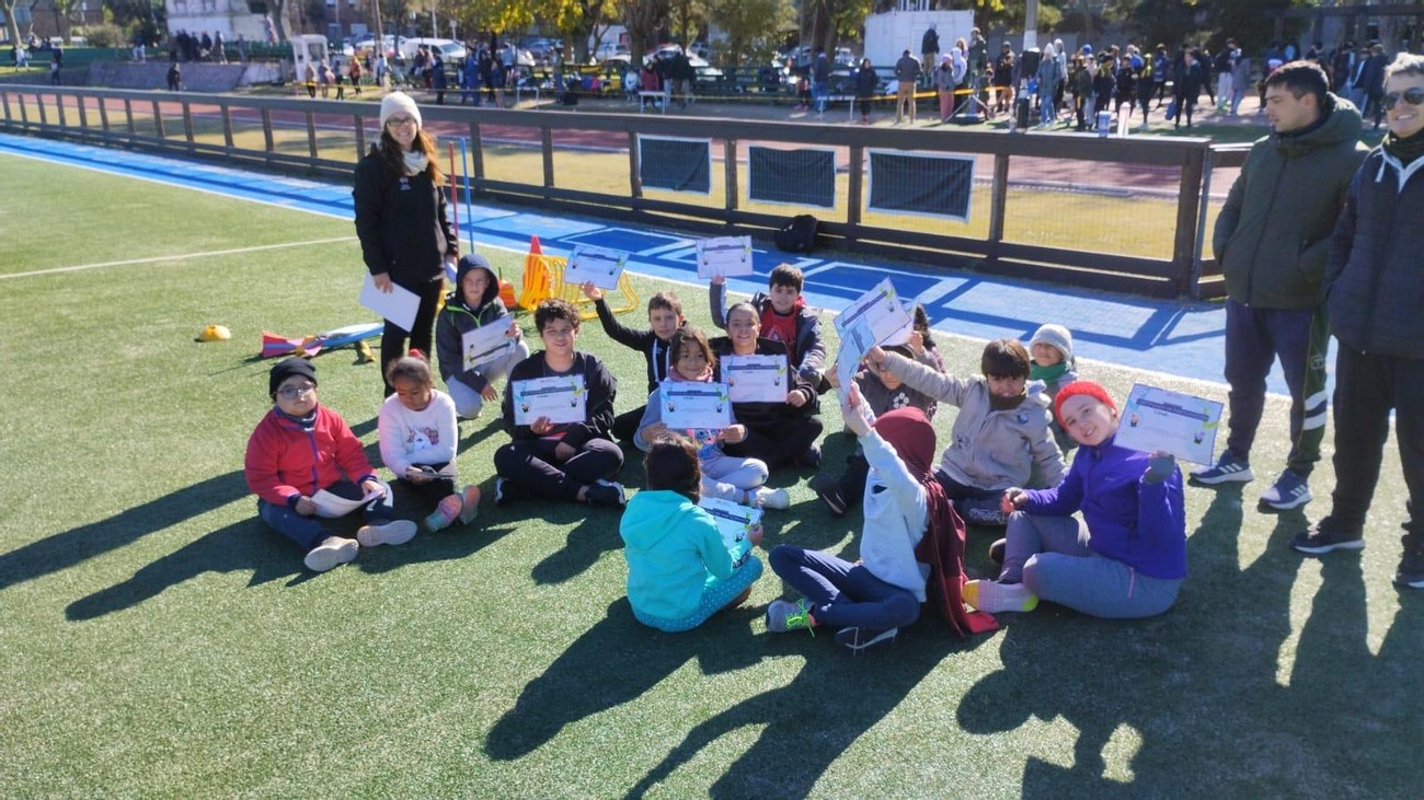 Taller de atletismo infantil en la sede de ADIC y en la pista del Prado