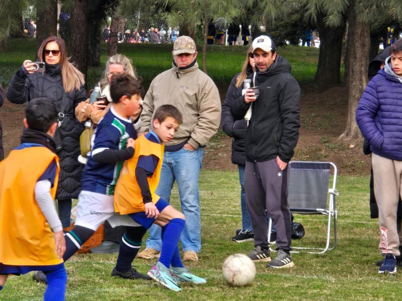 Jornada de fútbol sub 10 en el Campo de Deportes de San Juan Bautista