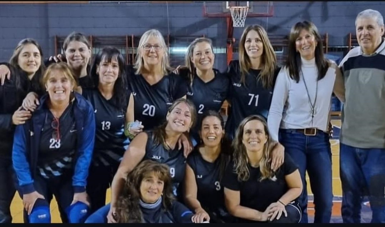 Mamivóleibol: La Mennais Celeste campeón de la Copa de Oro y Santa Elena Lagomar de la de Plata Mamivóleibol: La Mennais Celeste campeón de la Copa de Oro y Santa Elena Lagomar de la de Plata