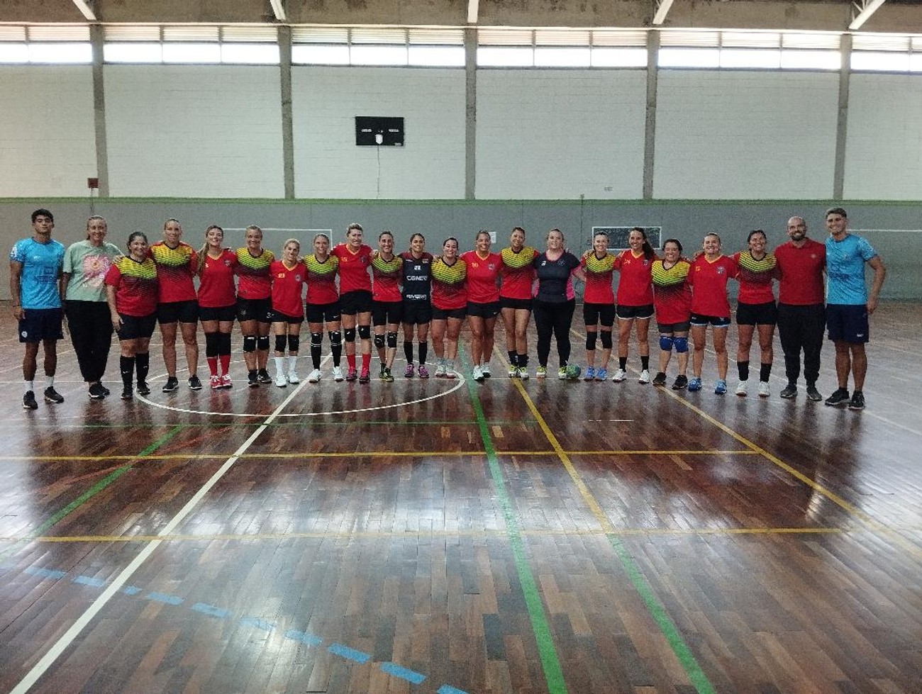 En Plaza 12 y Maturana comenzaron los torneos de mamihandball