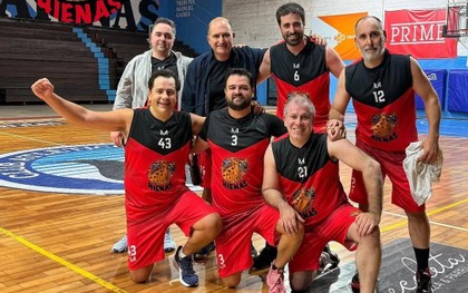 Papibásquetbol: St. David's, Kennedy y Elbio Azul comenzaron en punta