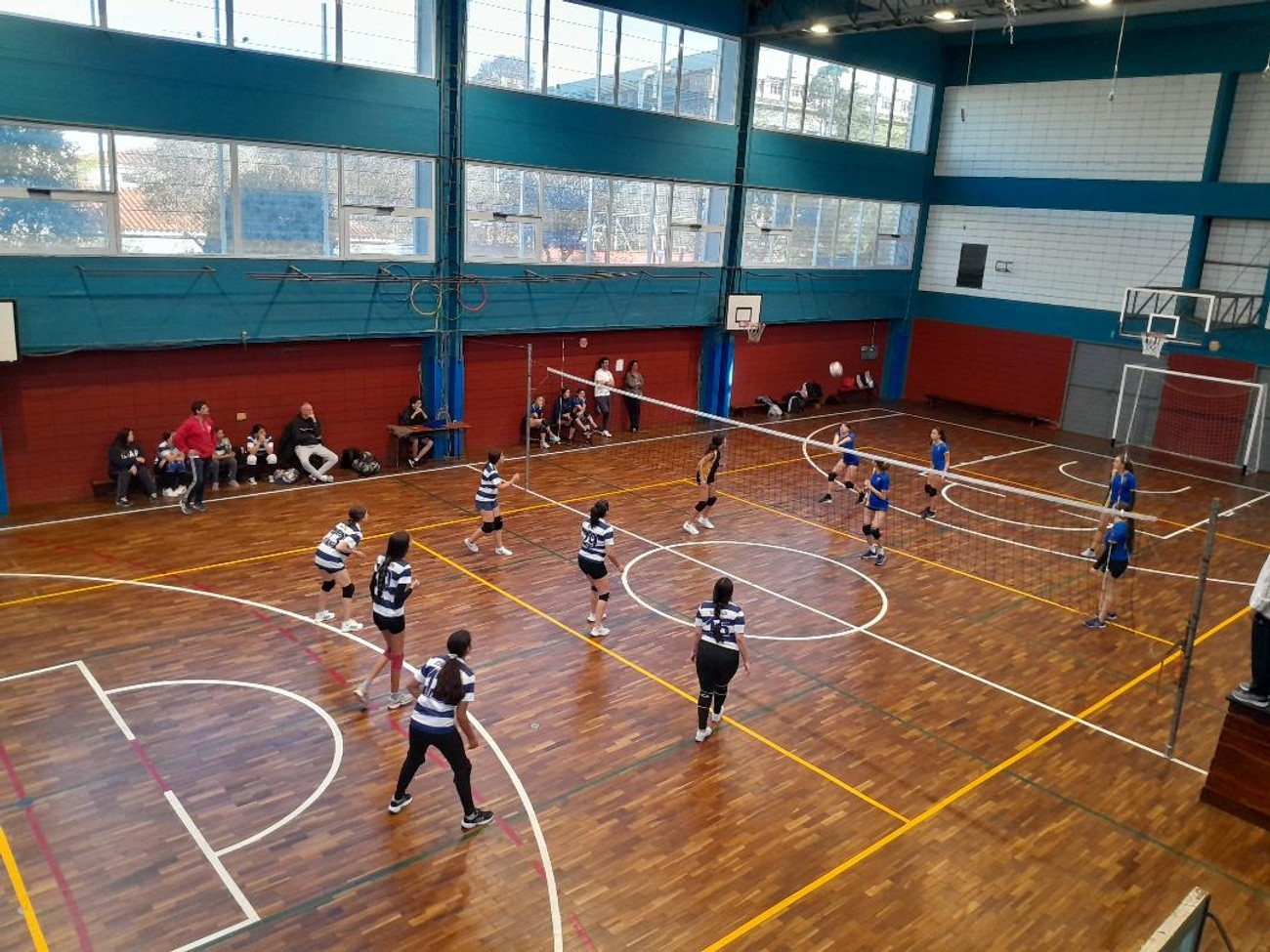 Comenzó el vóleibol de estudiantes con 27 equipos y todos los deportes ya están en marcha en la temporada 2025