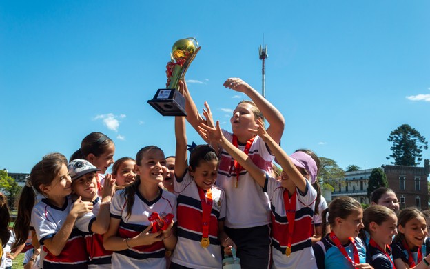 Ivy Thomas ganó la Copa en Conjunto de la temporada 2025 de atletismo en ADIC Ivy Thomas ganó la Copa en Conjunto de la temporada 2025 de atletismo en ADIC