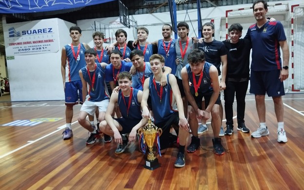 Básquetbol sub 18: Seminario campeón de la Copa de Oro y Juan XXIII de la Copa de Plata Básquetbol sub 18: Seminario campeón de la Copa de Oro y Juan XXIII de la Copa de Plata