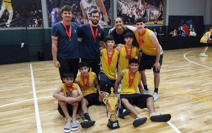 Básquetbol: Maturana recibió copa y medallas tras ganar la Copa de Plata sub 16
