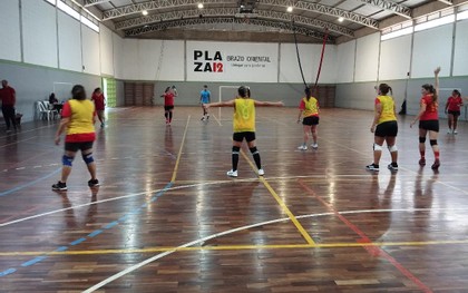 ¿Listos para volver a las canchas? Los torneos de papifútbol y de mamihandball tienen fecha de comienzo ¿Listos para volver a las canchas? Los torneos de papifútbol y de mamihandball tienen fecha de comienzo