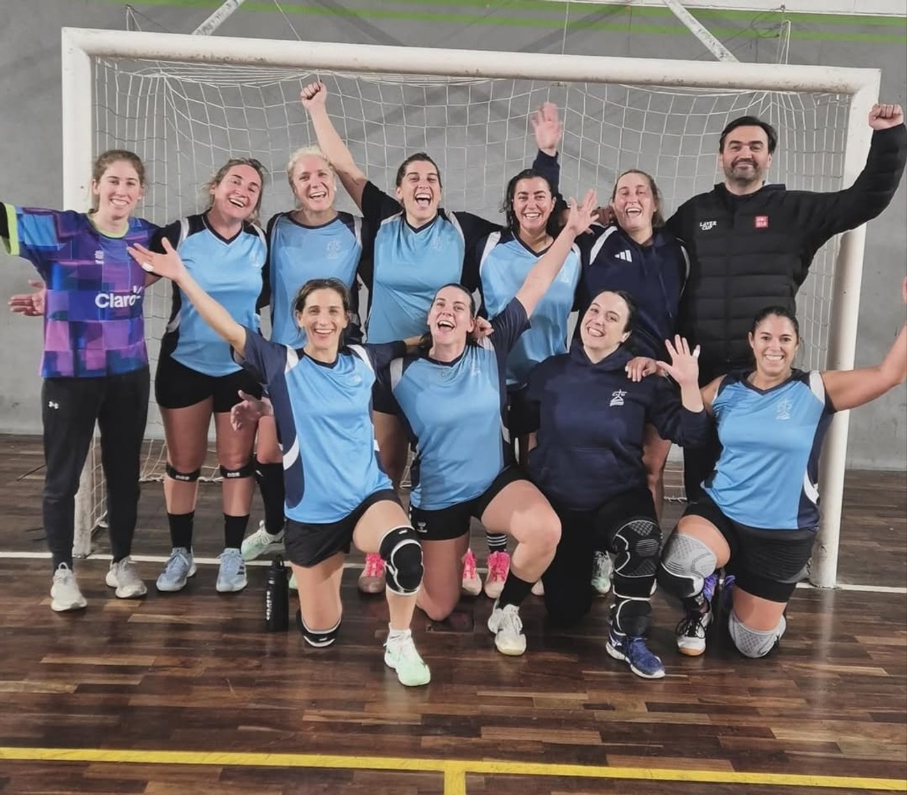 Mamihandball: La Mennais Blanco, Old Sampa, Somos Santa Elena, Santa María, Old Woodlands, Catajuanas e IUA, campeonas del primer semestre Mamihandball: La Mennais Blanco, Old Sampa, Somos Santa Elena, Santa María, Old Woodlands, Catajuanas e IUA, campeonas del primer semestre