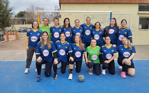 Se agrandó la familia del mamihandball: debutaron cinco equipos, compiten 44, y este sábado se iniciaron las copas