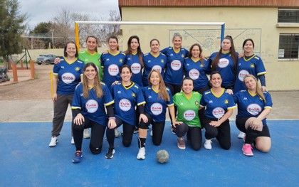 Se agrandó la familia del mamihandball: debutaron cinco equipos, compiten 44, y este sábado se iniciaron las copas