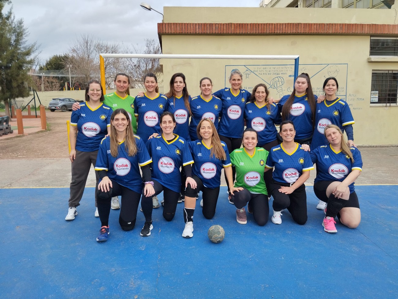 Se agrandó la familia del mamihandball: debutaron cinco equipos, compiten 44, y este sábado se iniciaron las copas Se agrandó la familia del mamihandball: debutaron cinco equipos, compiten 44, y este sábado se iniciaron las copas