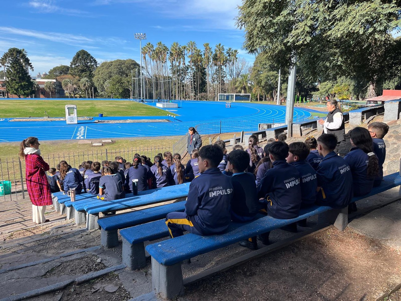 Alumnos de Impulso vivieron una experiencia inédita en la Pista Oficial del Parque Batlle Alumnos de Impulso vivieron una experiencia inédita en la Pista Oficial del Parque Batlle
