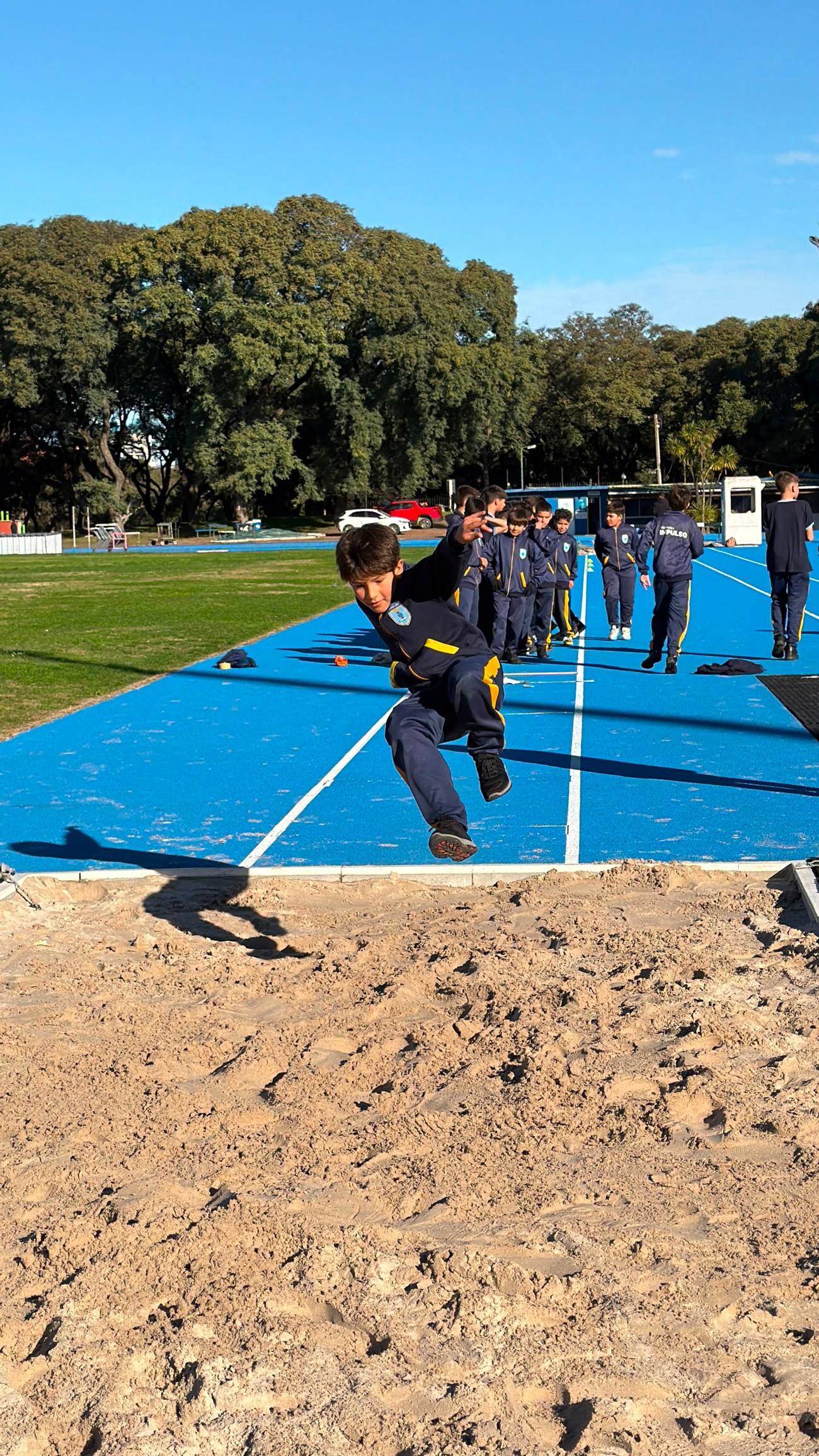 atletismo-impulso-en-pista-oficial-del-parque-batlle-foto-2 atletismo-impulso-en-pista-oficial-del-parque-batlle-foto-2