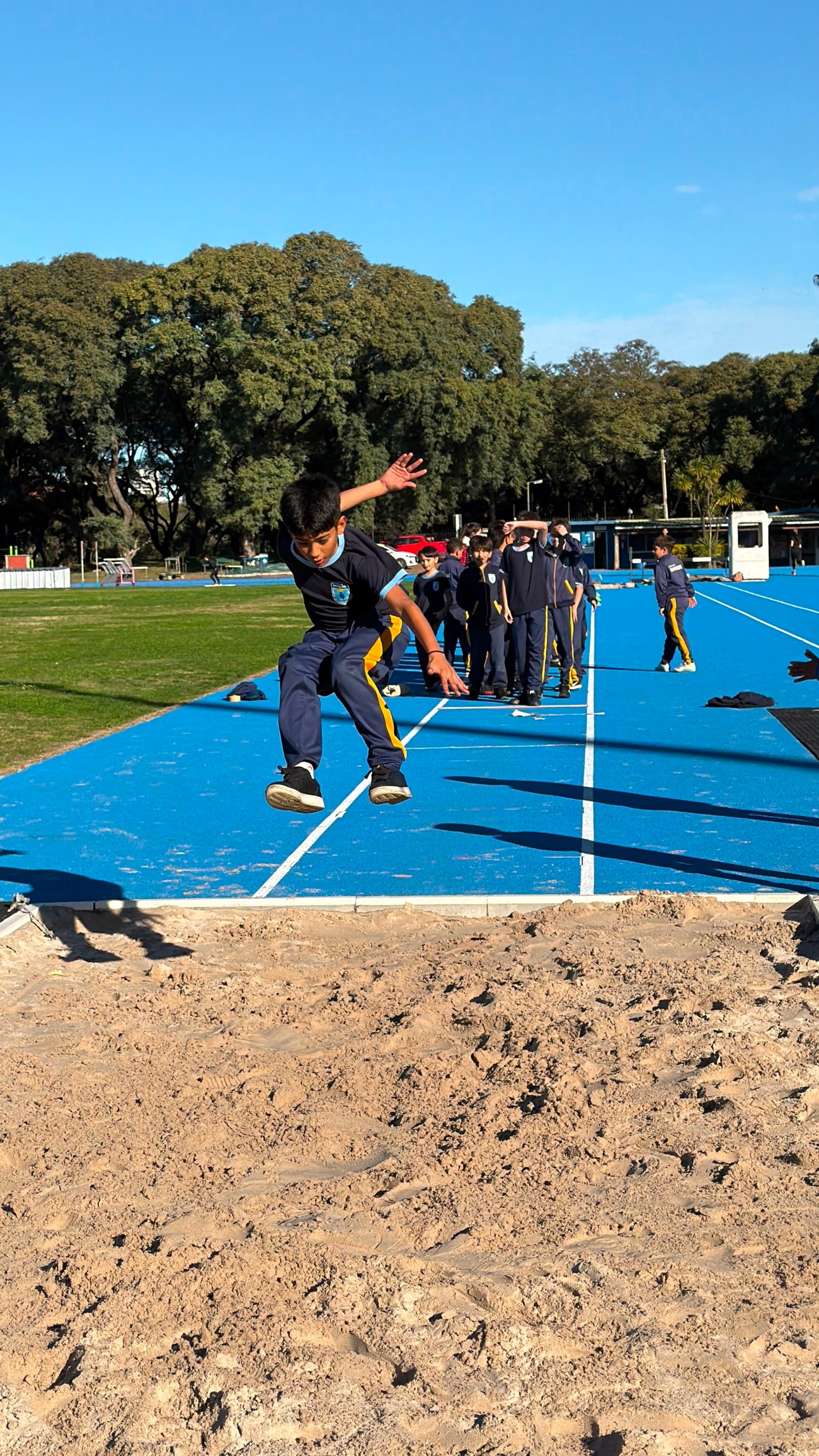 atletismo-impulso-en-pista-oficial-del-parque-batlle-foto-4 atletismo-impulso-en-pista-oficial-del-parque-batlle-foto-4