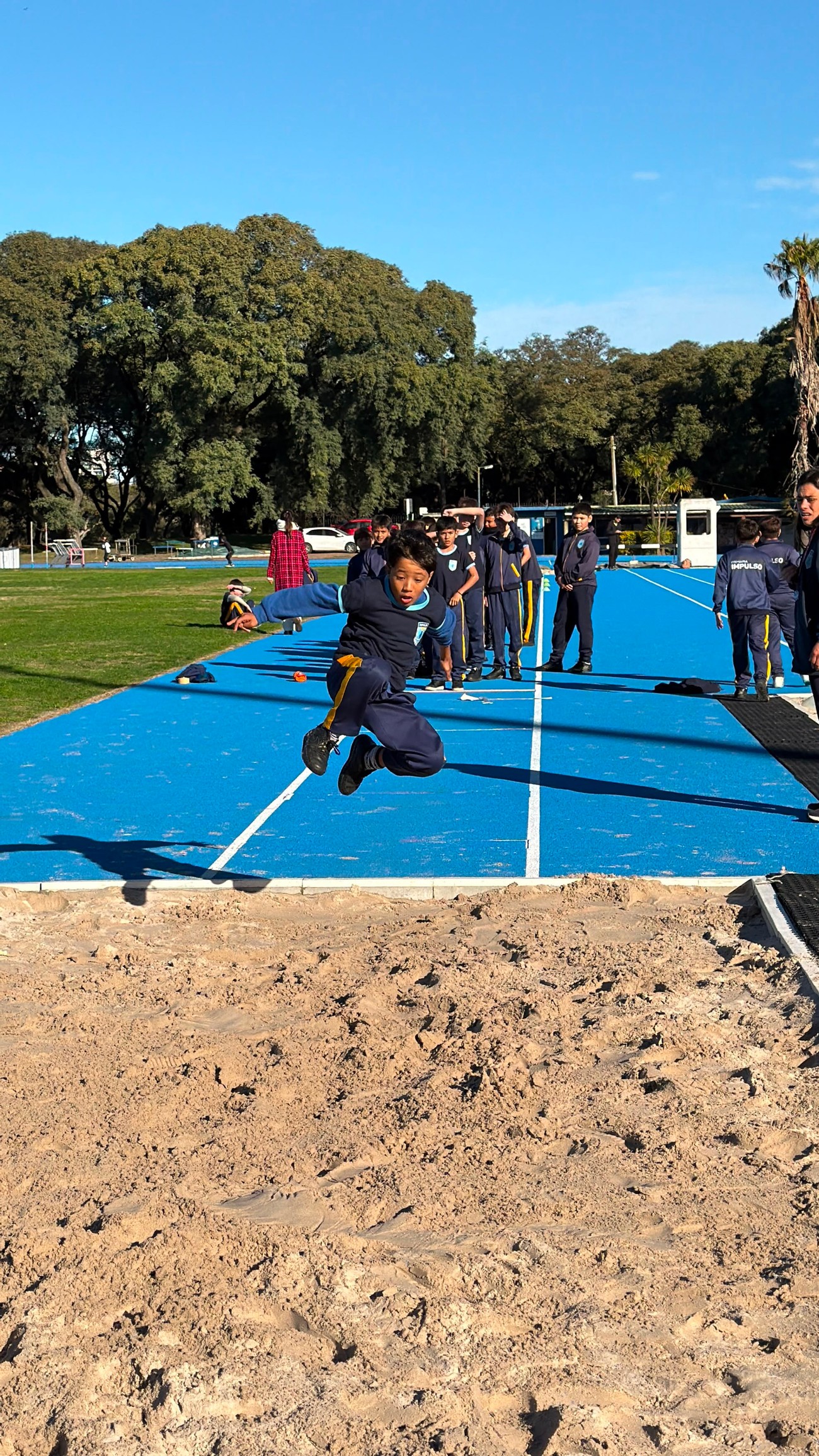 atletismo-impulso-en-pista-oficial-del-parque-batlle-foto-5 atletismo-impulso-en-pista-oficial-del-parque-batlle-foto-5