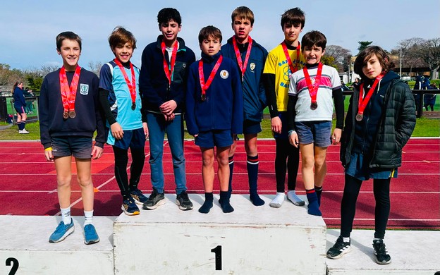 Fotogalería: sub 11 y sub 12 en el Torneo Apertura 2026 de atletismo "60° aniversario de ADIC" en la Pista Prado