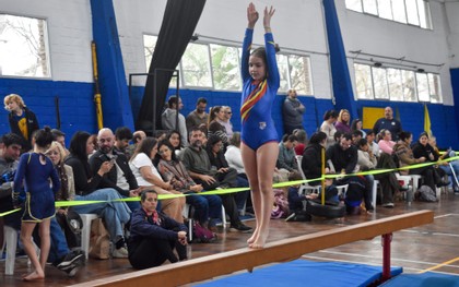 Gimnasia: dos jornadas, 11 colegios y 800 alumnos en el Torneo de Artística
