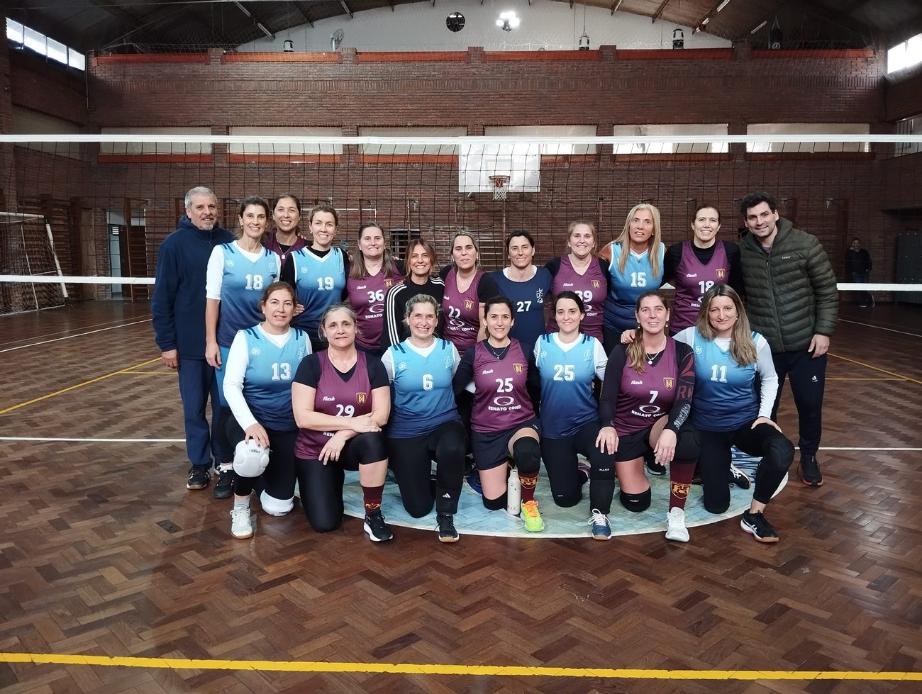 Mamivóleibol: con 14 equipos, comenzaron las copas de Oro y de Plata Mamivóleibol: con 14 equipos, comenzaron las copas de Oro y de Plata