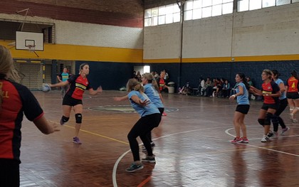 Elbio Fernández: en Mami-handbol como en la época del colegio