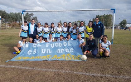 Equipo sub 16 de fútbol de Liceo Impulso: "Todas somos una" Equipo sub 16 de fútbol de Liceo Impulso: "Todas somos una"