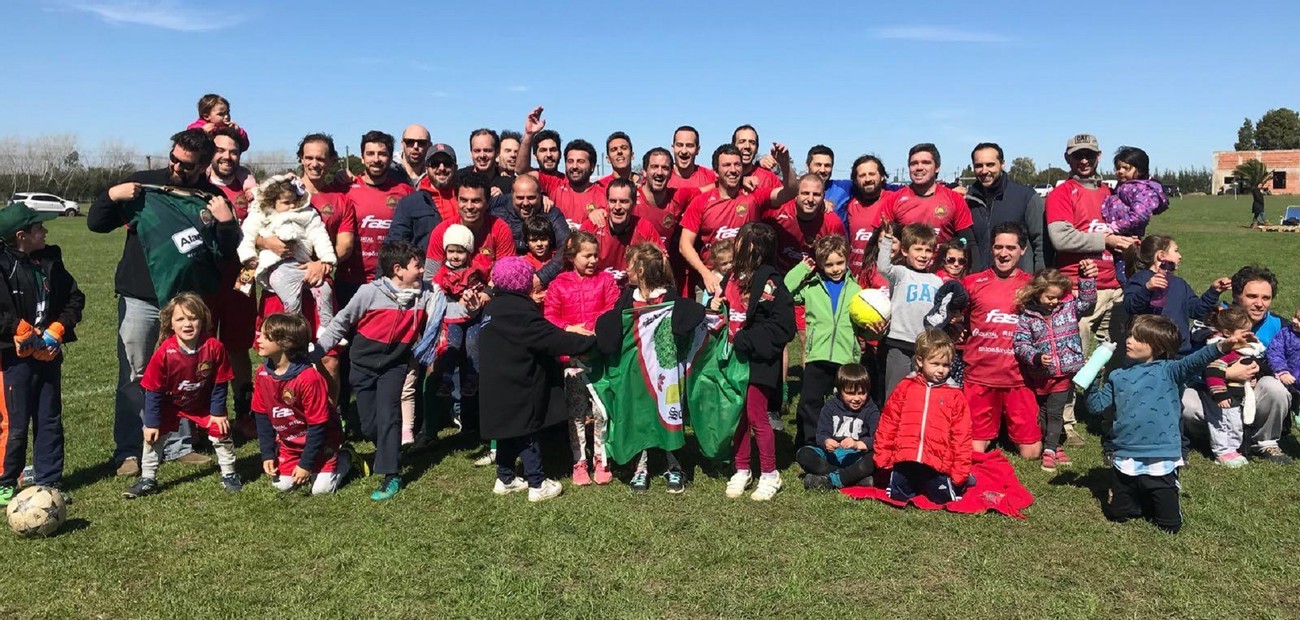 Un día volvió el fútbol y Saint George Rojo gritó campeón Un día volvió el fútbol y Saint George Rojo gritó campeón