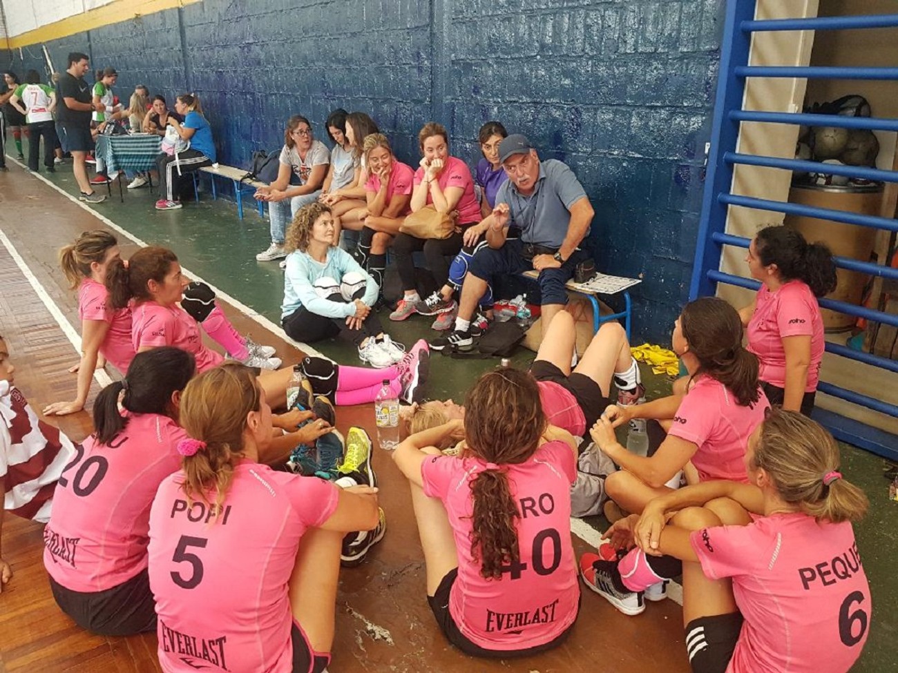 Las madres protagonizan un gran torneo de handball